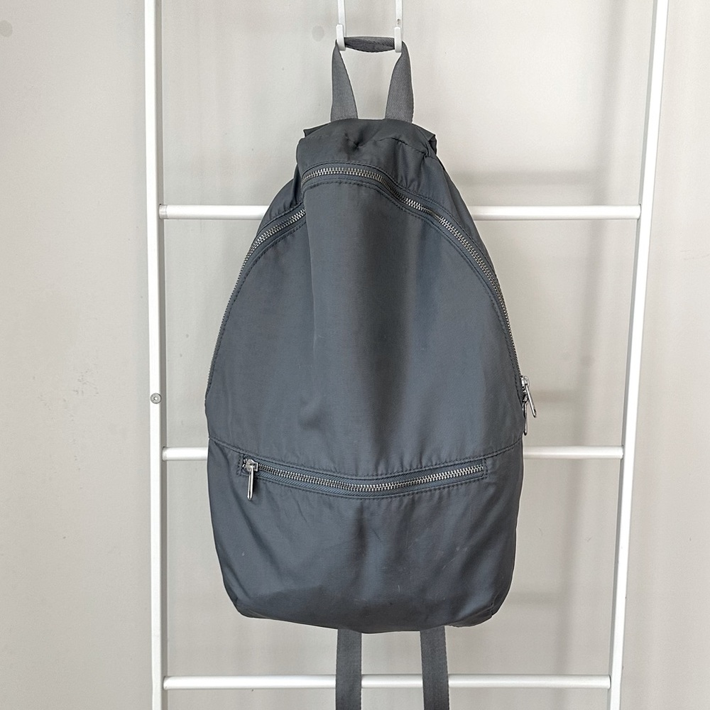 Everlane The Packable Backpack - grey green